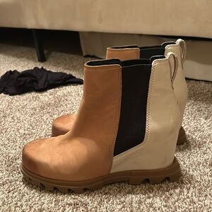 Size 9 Sorels - have some wear and tear but basically brand new